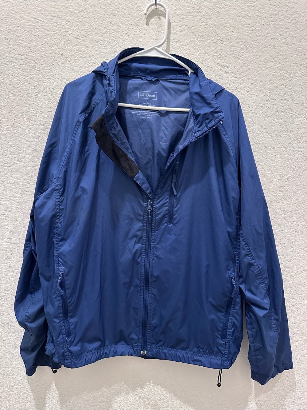 L.L. Bean Men's navy Blue Lightweight‎ Hooded Windbreaker